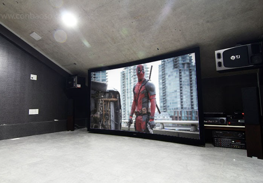 Phòng chiếu phim tại gia tận dụng không gian nhỏ trên tầng áp mái